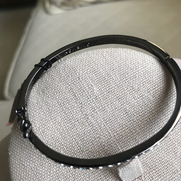 Givenchy crystal bracelet and earrings set - Picture 5 of 8